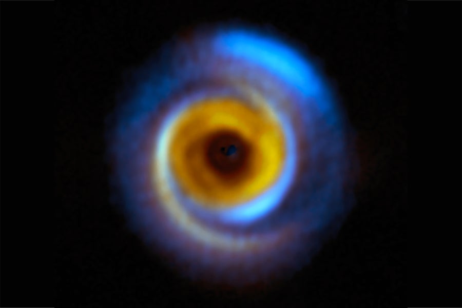 This composite image shows the MWC 758 planet-forming disc, located about 500 light-years away in the Taurus region, as seen with two different facilities